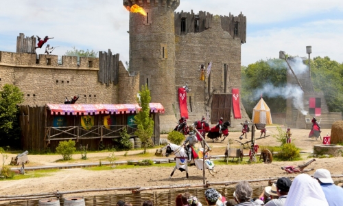 Le Secret de la Lance remonte le temps à l'époque des chevaliers et de Jeanne d'Arc